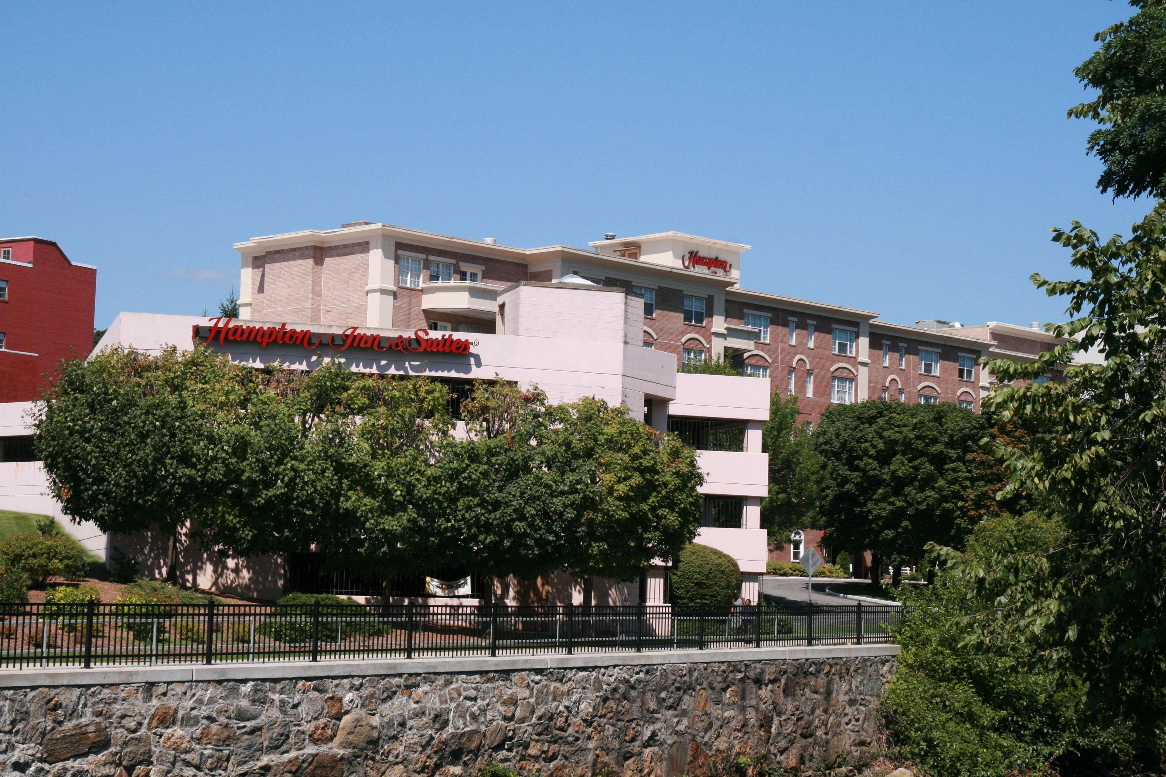 Hampton Inn & Suites Стэмфорд Экстерьер фото