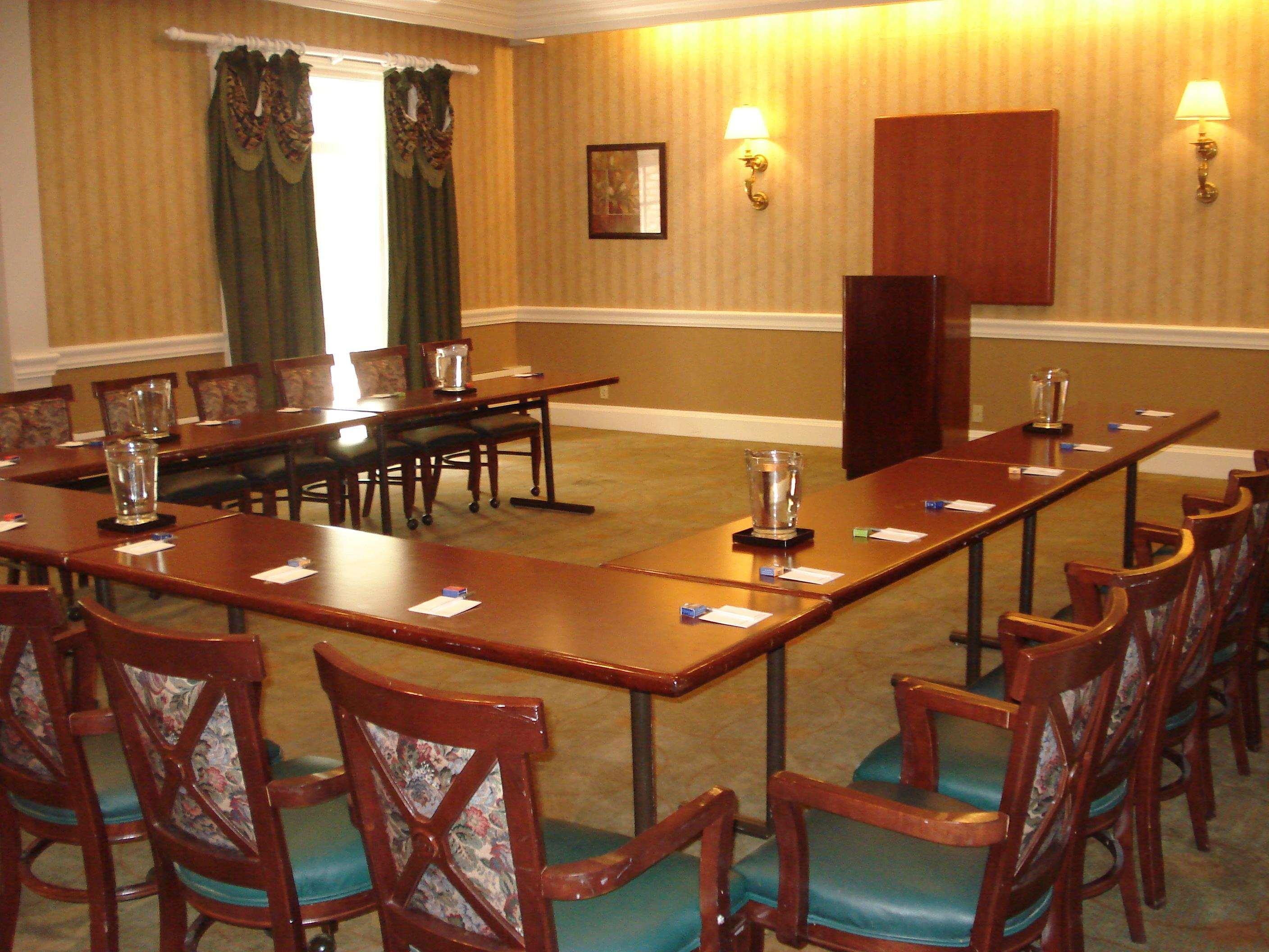 Hampton Inn & Suites Стэмфорд Экстерьер фото