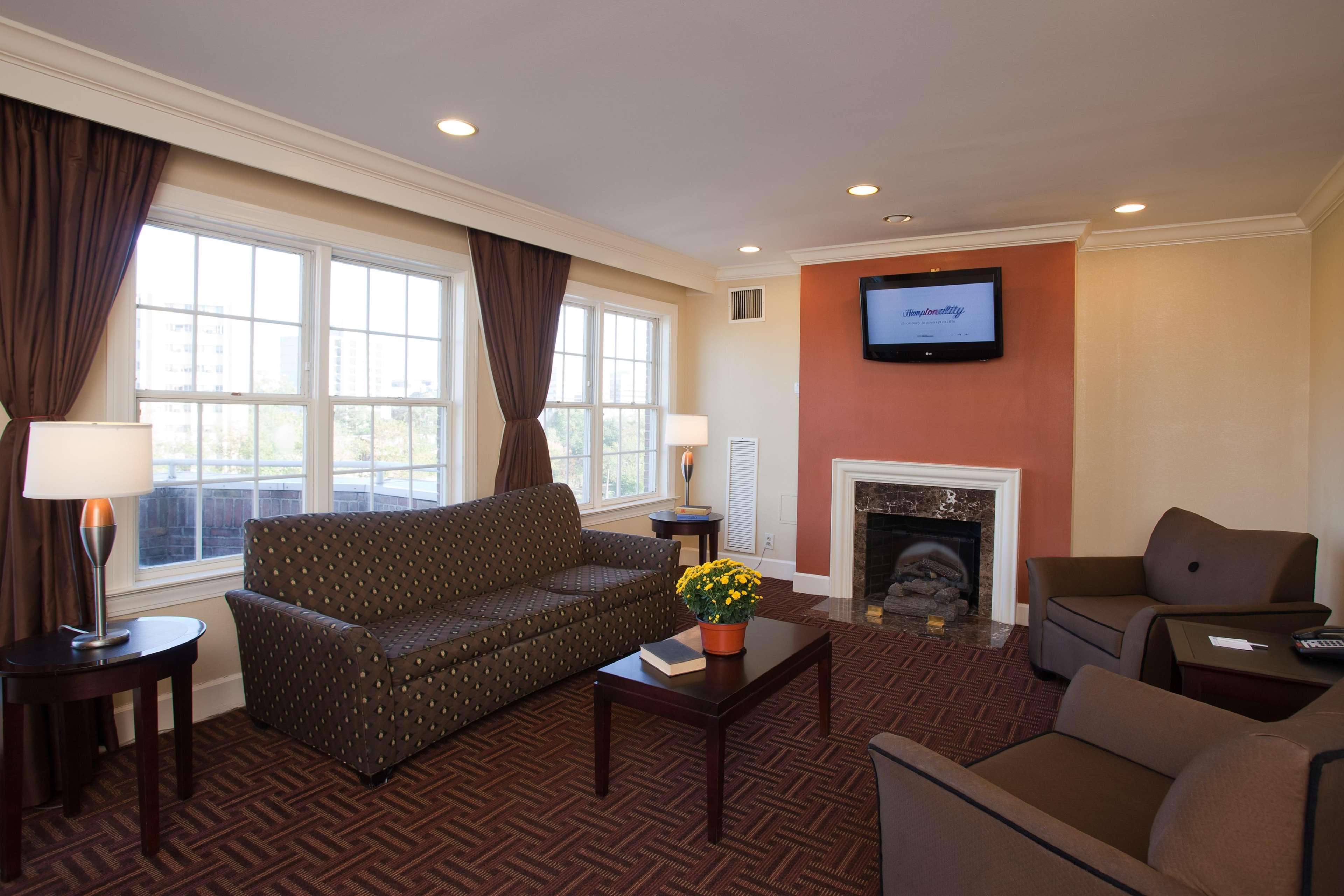 Hampton Inn & Suites Стэмфорд Экстерьер фото