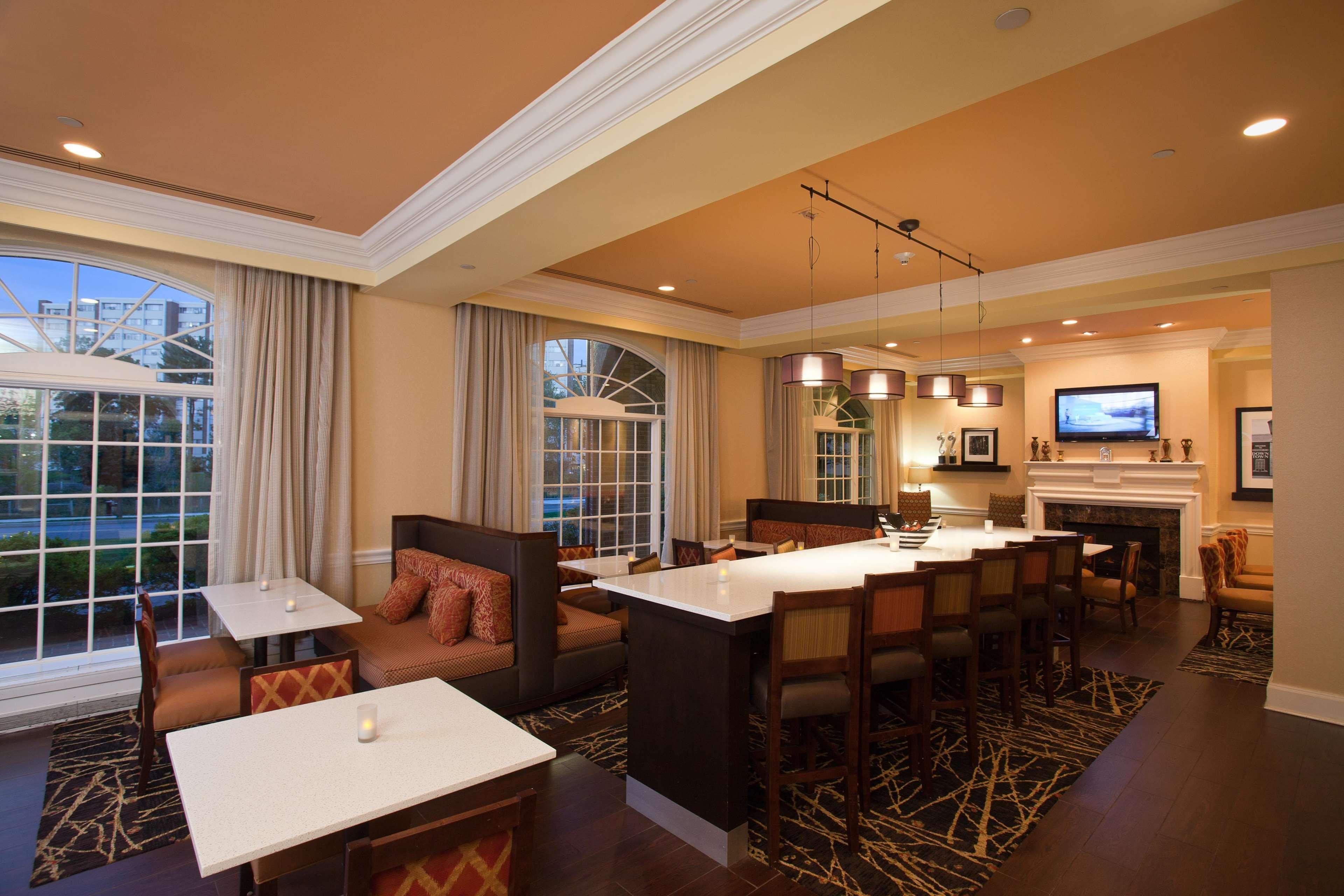 Hampton Inn & Suites Стэмфорд Экстерьер фото