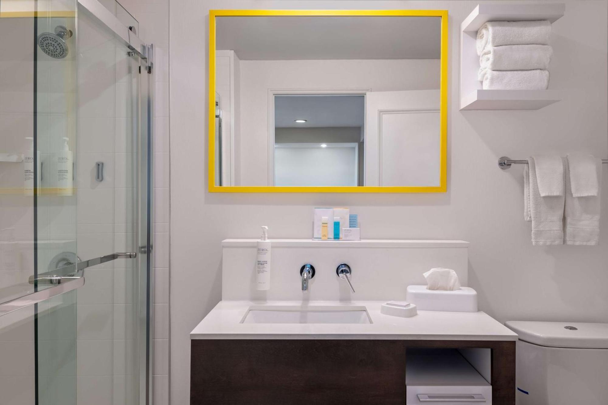 Hampton Inn & Suites Стэмфорд Экстерьер фото