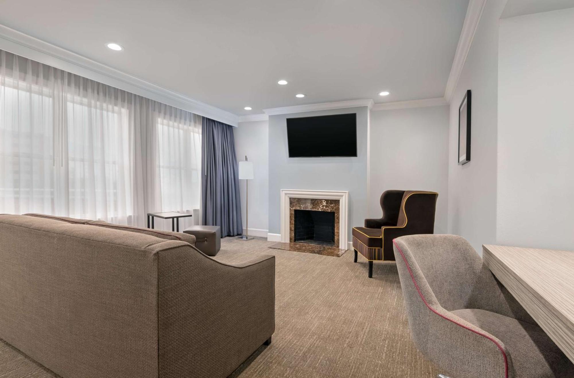 Hampton Inn & Suites Стэмфорд Экстерьер фото