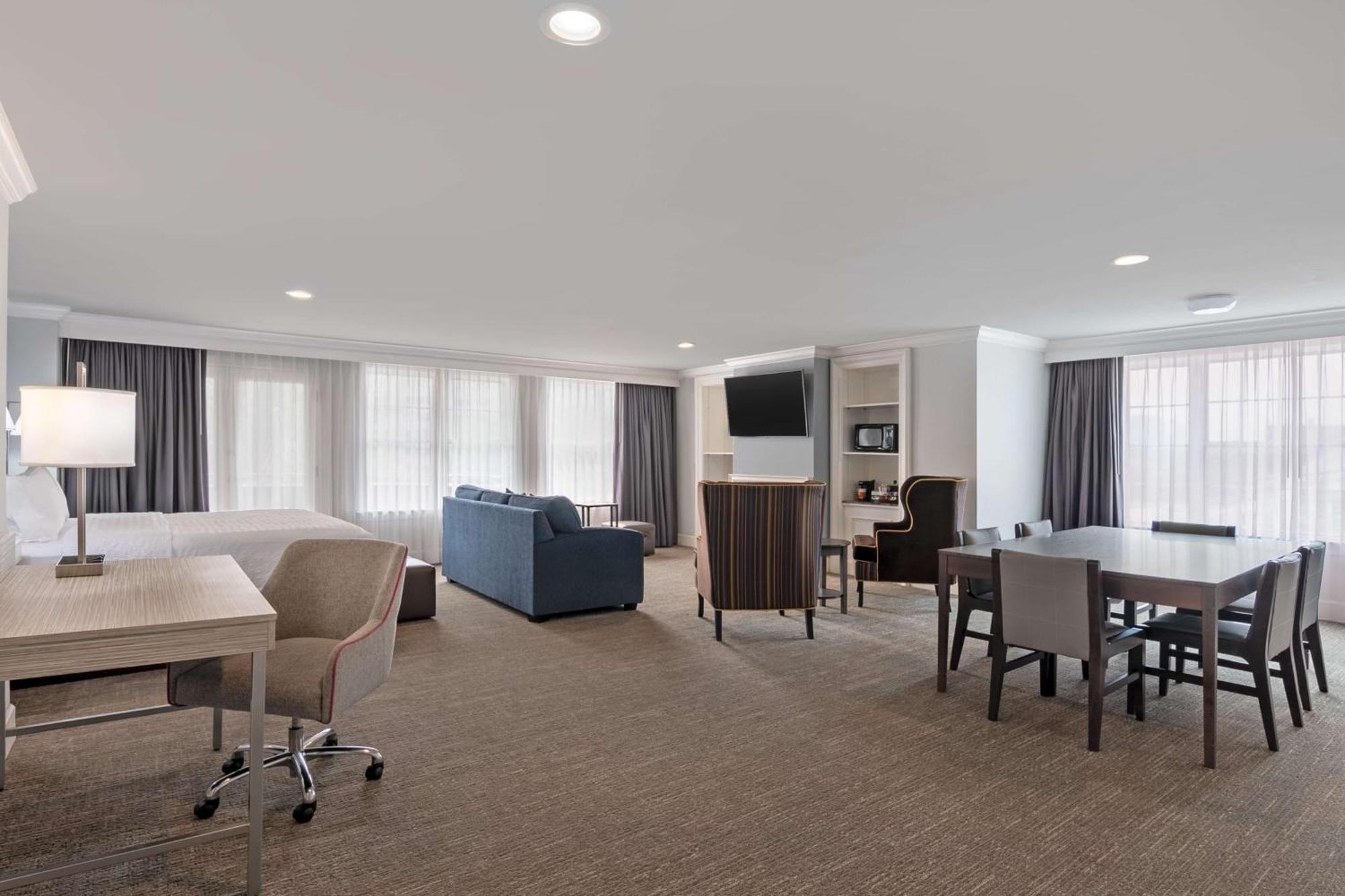 Hampton Inn & Suites Стэмфорд Экстерьер фото