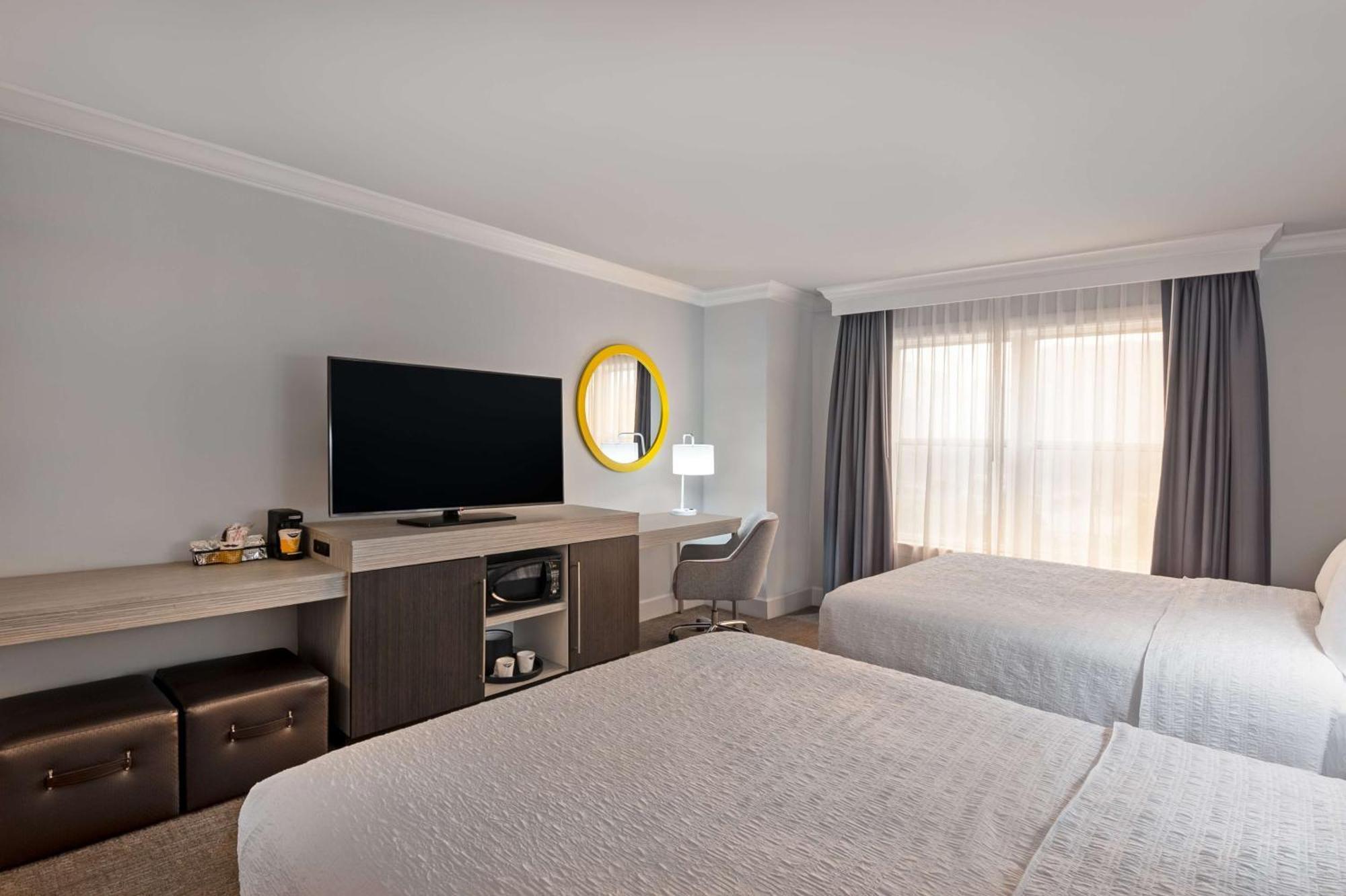 Hampton Inn & Suites Стэмфорд Экстерьер фото